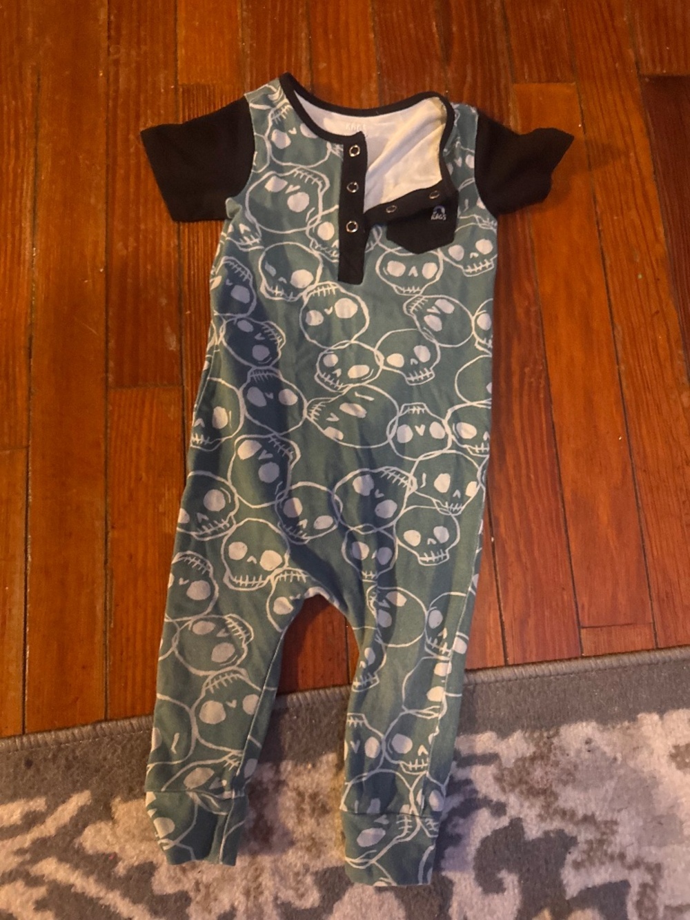 RAGS bamboo blend Kids Green Skull Print One-Piece Romper size 12-18 months